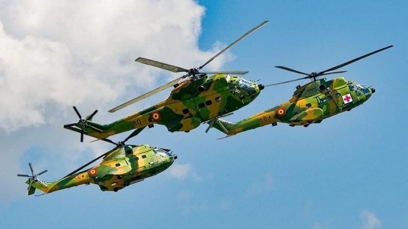 Istoria aviației cu aripă rotativă la Câmpia Turzii a început în anul 2002, o dată cu decizia fuzionării Grupului 58 Elicoptere Sibiu cu Escadrila 132 Someșeni, entitatea nou formată numindu-se „Escadrila 581 Elicoptere”