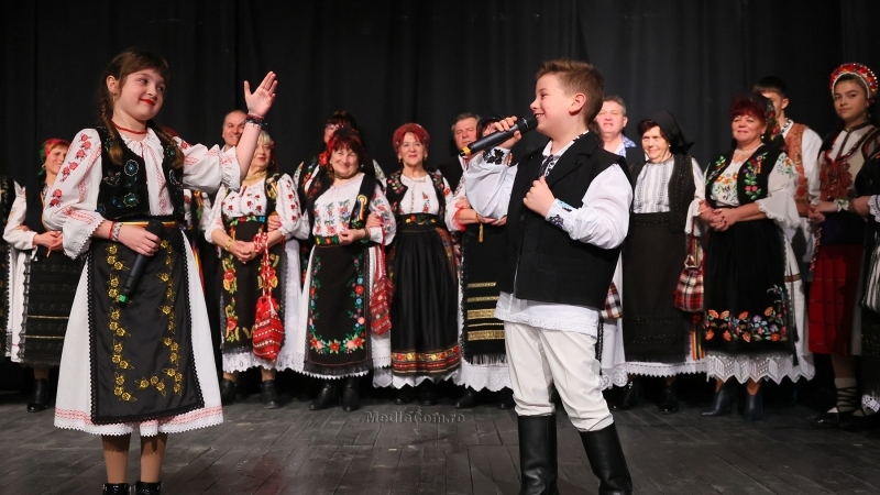 Primăria TURDA - Spectacolul de Dragobete organizat aseară la Fabrica de Teatru Turda a fost un eveniment deosebit, plin de emoție și romantism