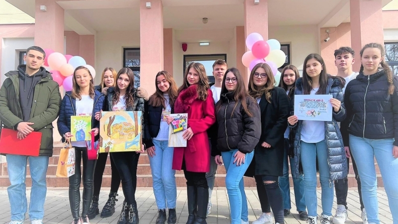 Activitatea ,,Primăvara poartă-n suflet bunicile” din cadrul proiectului de service learning ,,Be cool! Adopt a grandpa!” al Clubului Impact ,,Aha” al Liceului Teoretic ,,Pavel Dan”