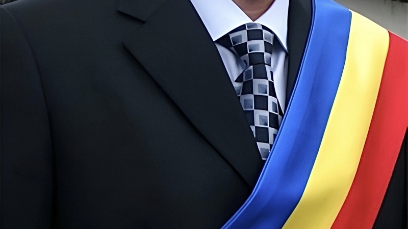 Zidurile dintre suflete. “ Când primarul se îmbogățește, comunitatea sărăcește!” 