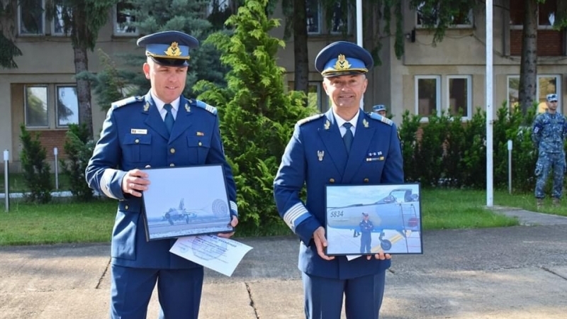 La final de primăvară, personalul Bazei 71 Aeriană s-a adunat pe platoul unității pentru ceremonia de trecere în rezervă a colegilor noștri, maistru militar Orheanu Aurelian și maistru militar Fărcaș Mihai