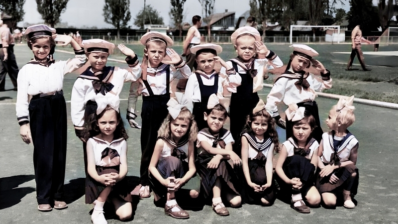 “TOT ÎNAINTE!” Salut voios de pionier la Câmpia Turzii, în anii ‘70