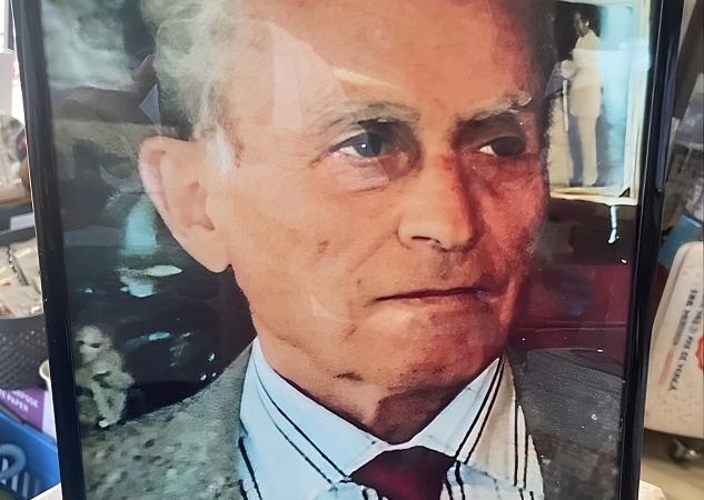 Un pios omagiu si aducere aminte, a celui care a pus bazele și a dirijat corul parohiei noastre, Domnul Ioan Vasinca, om de muzică, de cultură, om al Bisericii, de la mutarea sa în vesnicie