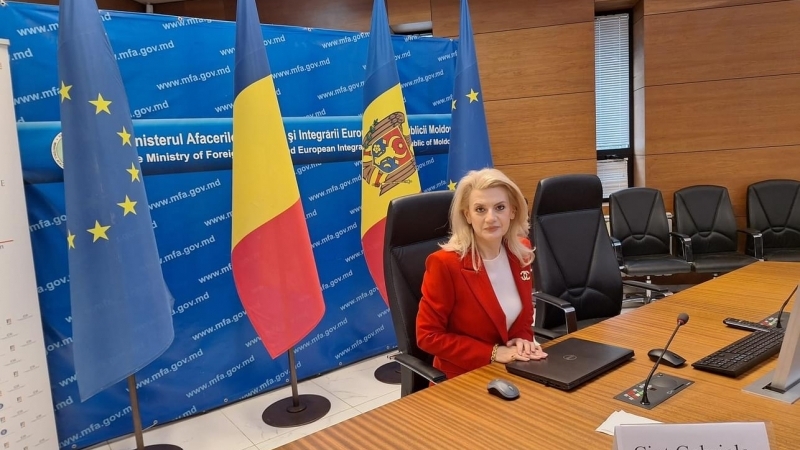prof. univ. Gabriela CIOT-M-am bucurat să fiu prezentă astăzi, la Chișinău, la Ministerul Afacerilor Externe și al Integrării Europene, pentru a susține cursuri viitorilor președinți și secretari ai grupurilor de lucru ce vor negocia adera