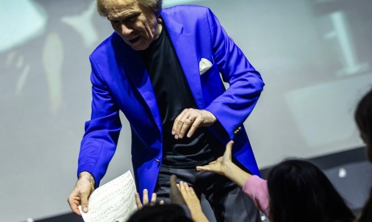 Richard Clayderman a fermecat publicul de la BT Arena, într-o seară magică alături de Orchestra Filarmonicii „George Enescu” din Botoșani