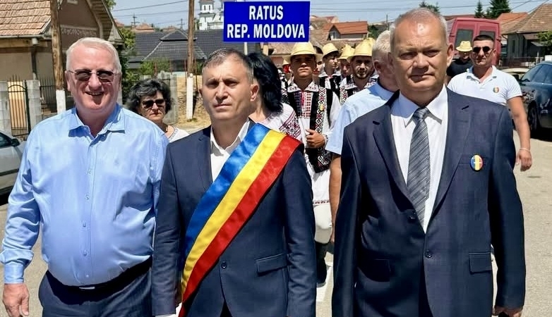 Deputatul Remus Lăpușan, prezent la parada portului popular de la Viișoara, un elogiu viu adus tradiției transilvănene