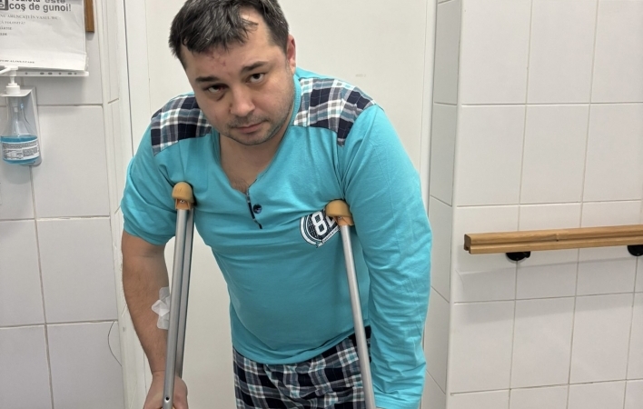 Un tânăr de 20 de ani, chef bucătar în Spania, venit acasă în vacanță, se află internat la Spitalul Municipal din Câmpia Turzii, în urma unei agresiuni încadrate la „lovire și alte violențe”.