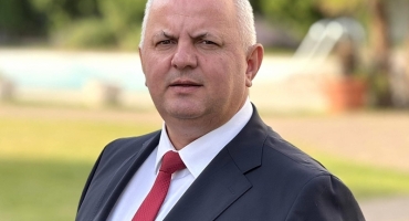 „Viața oamenilor nu are culoare politică”. Avram M. Gal lansează un apel public pentru asigurarea unui medic pe Ambulanța din Câmpia Turzii